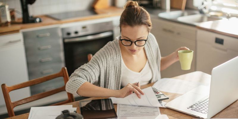 LAVORO da casa IMBUSTAMENTO